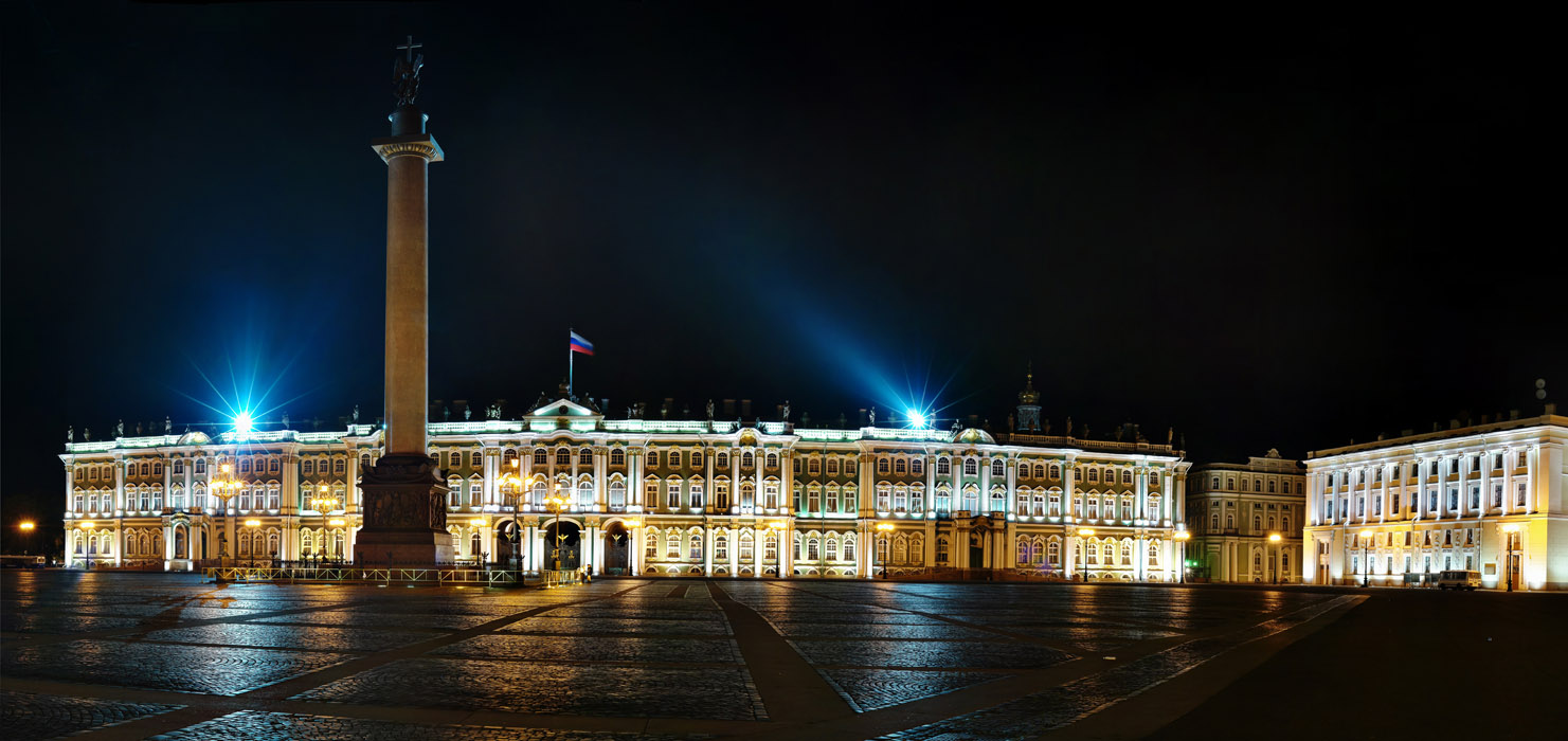Voli Italia–San Pietroburgo: scali e arrivo a Pulkovo - Italiani in Russia Piazza del Palazzo e Palazzo d’Inverno illuminati a San Pietroburgo, fotografia storica del 2006
